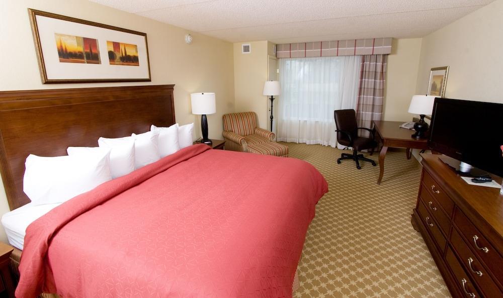 Hotel Country & By Radisson, Fredericksburg, Va