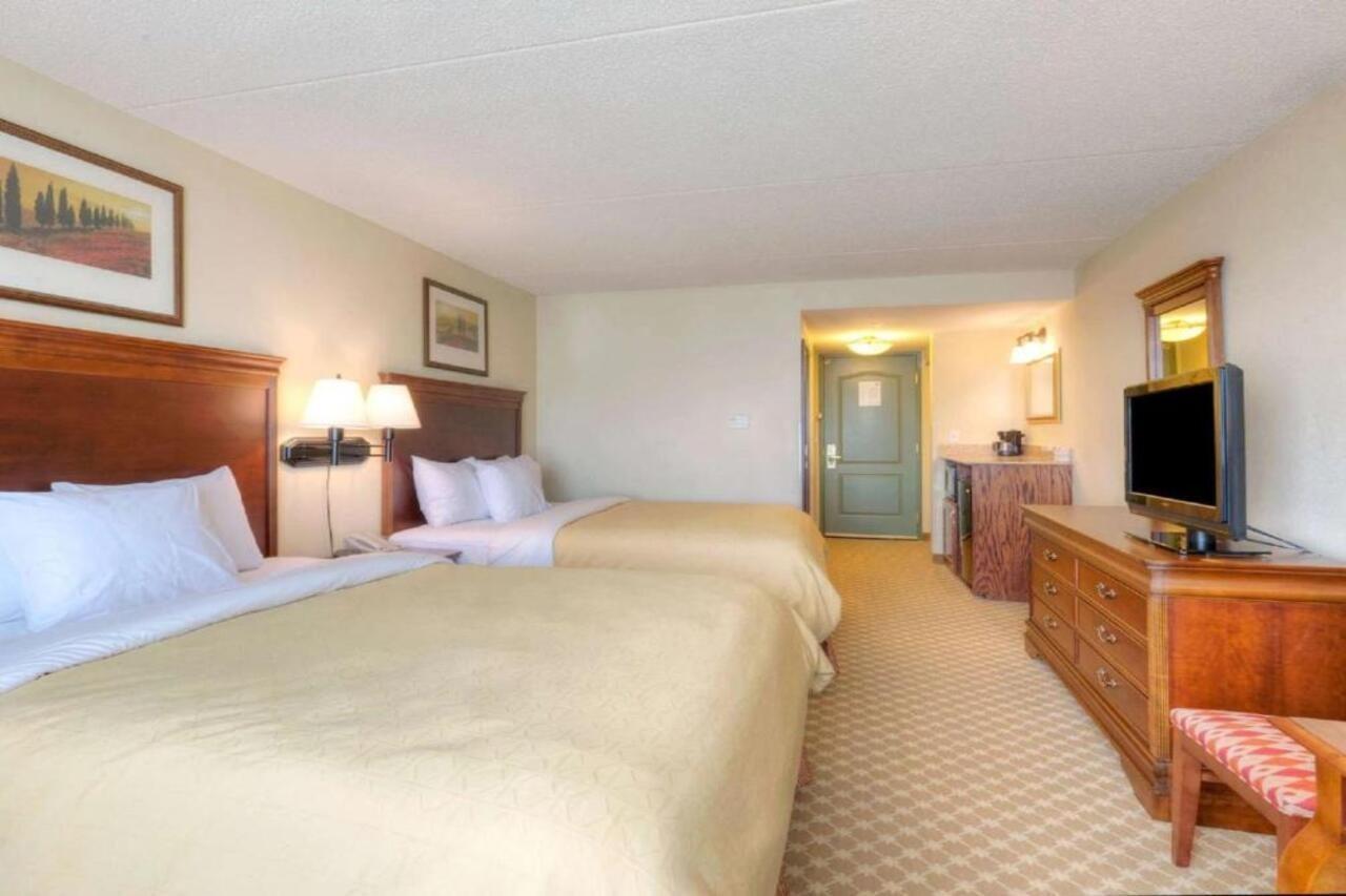 Country & By Radisson, Fredericksburg, Va Hotel