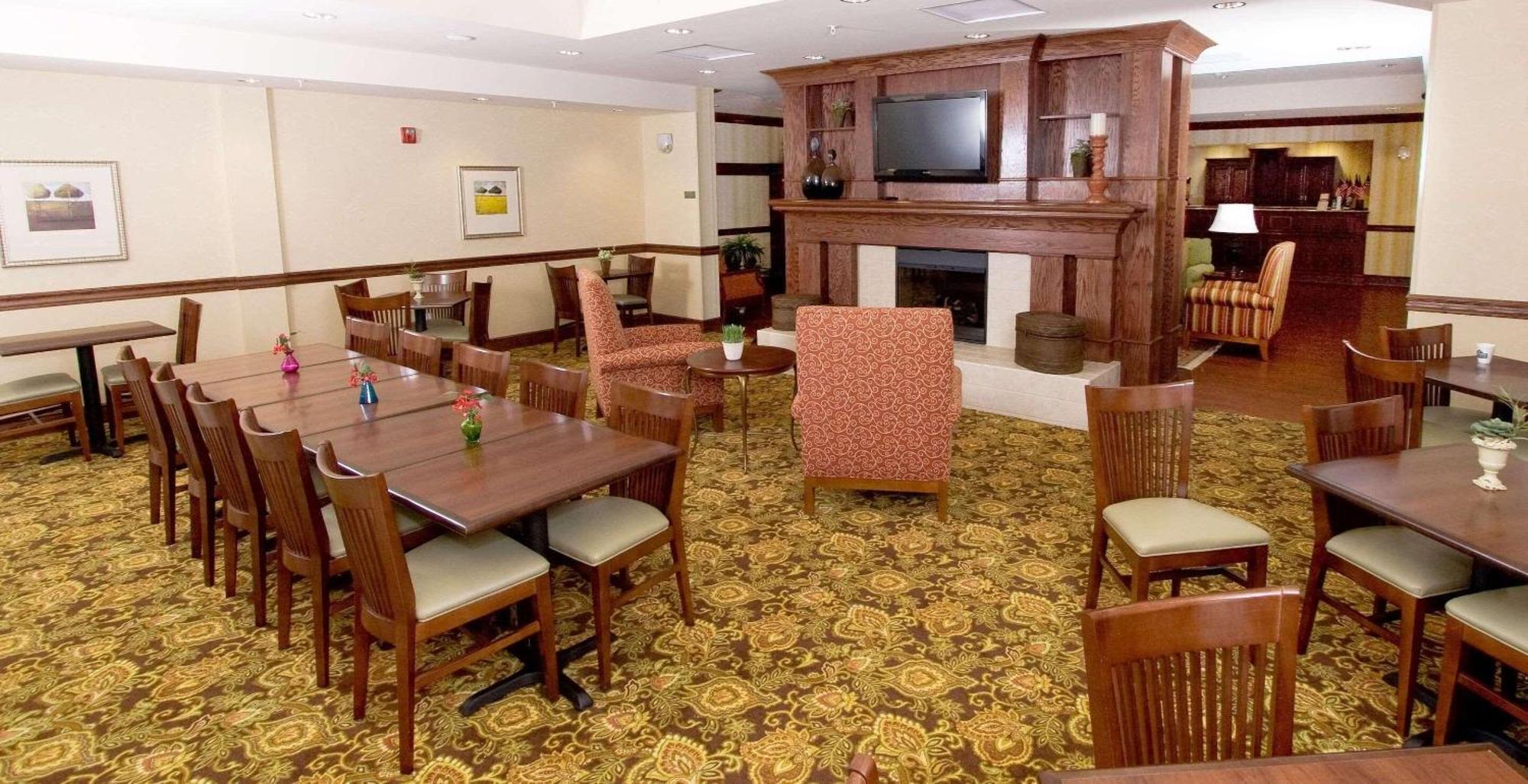 Country & By Radisson, Fredericksburg, Va 3*