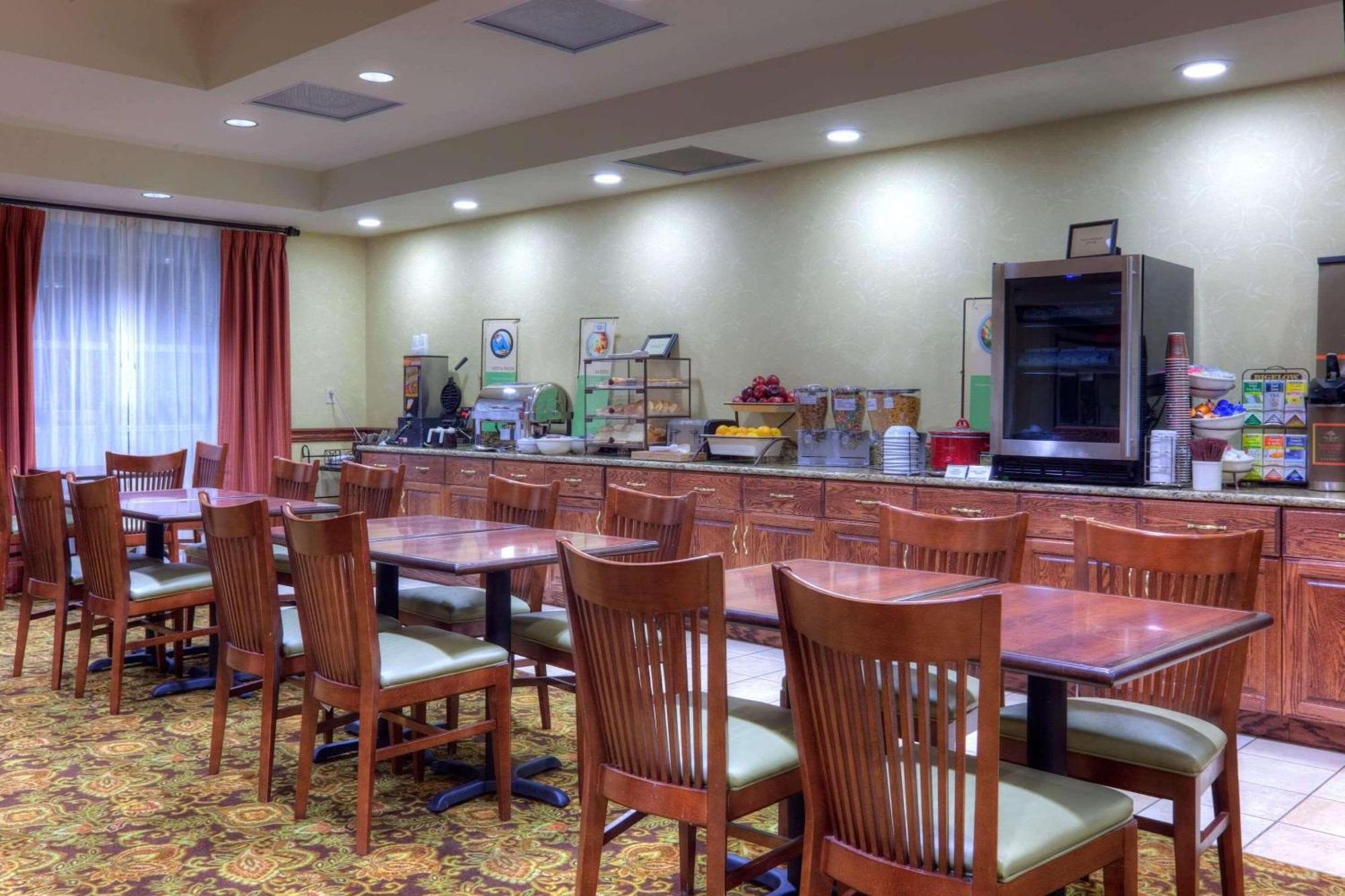Hotel Country & By Radisson, Fredericksburg, Va 3*