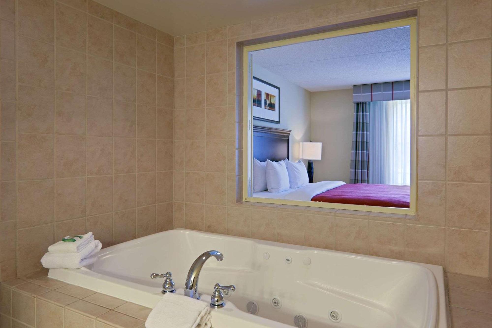 Hotel Country & By Radisson, Fredericksburg, Va 3*