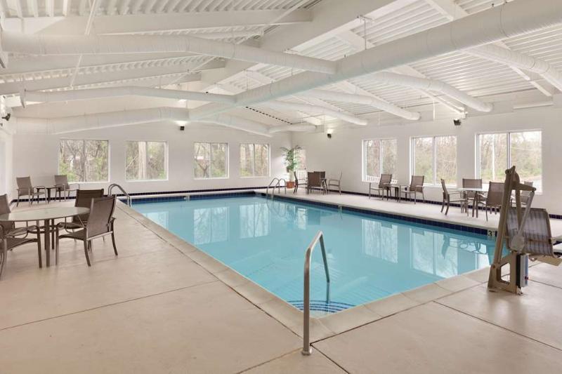 Hotel Country & By Radisson, Fredericksburg, Va