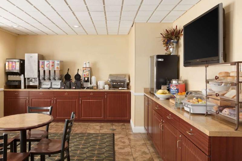 Hotel Country & By Radisson, Fredericksburg, Va