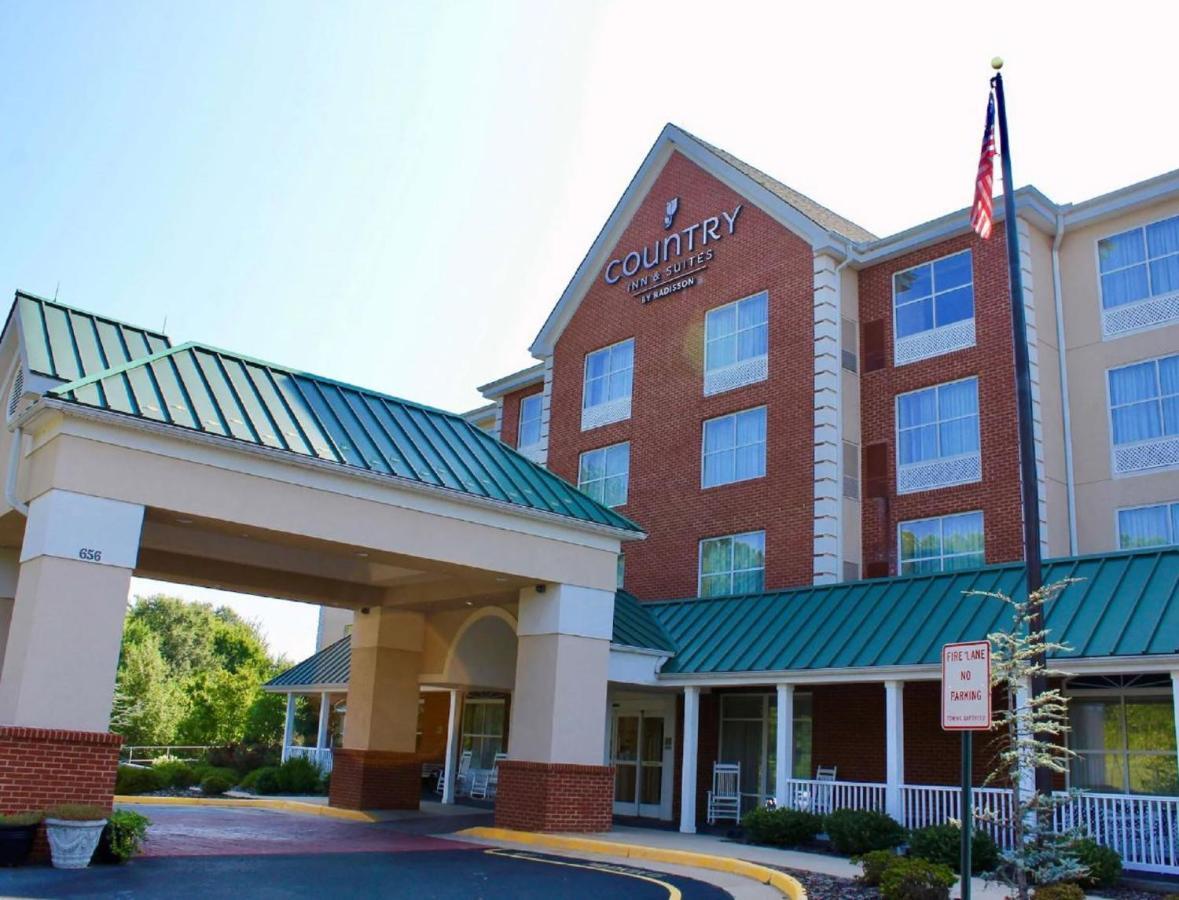 Hotel Country & By Radisson, Fredericksburg, Va