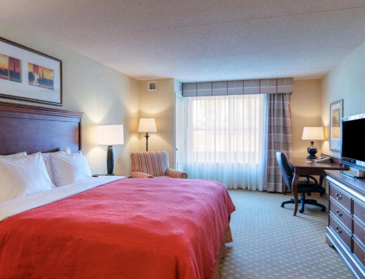 Country & By Radisson, Fredericksburg, Va Hotel